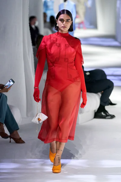 Look 48